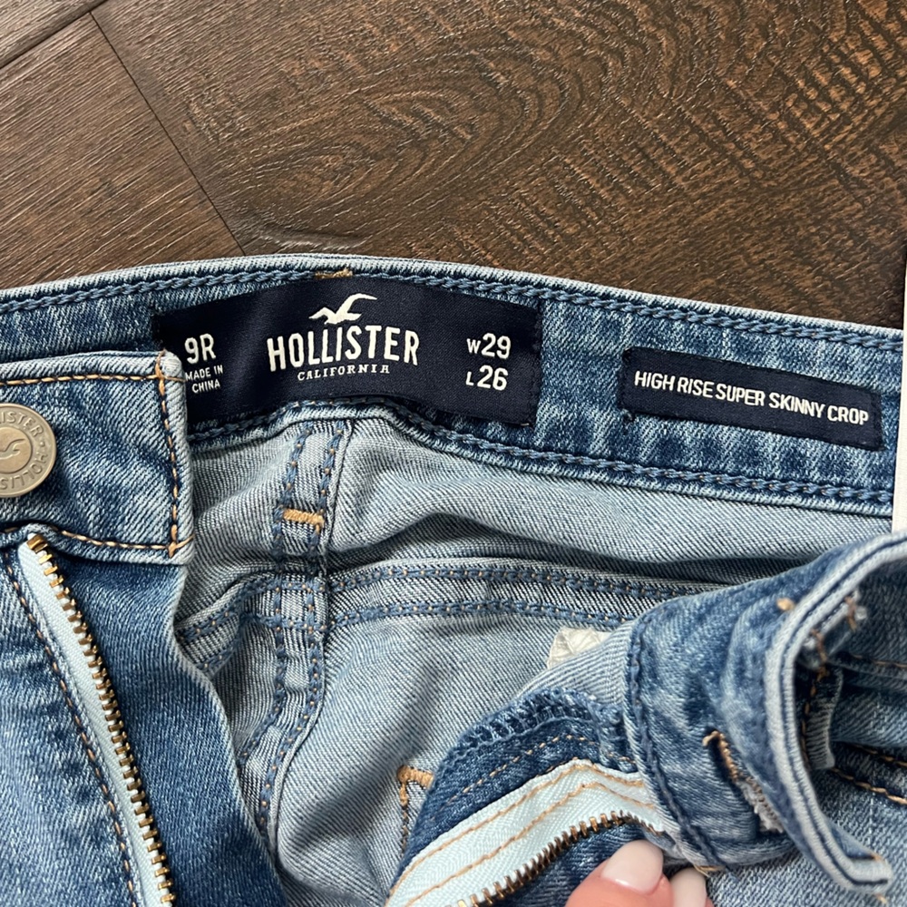 Hollister super skinny high rise ripped jeans - Picture 5 of 5